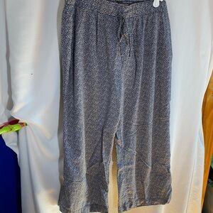 Abercrombie and Fitch Dark Blue and White Flower Patterned Palazzo pants, medium